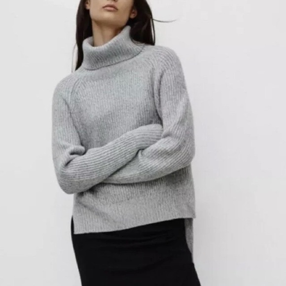 WILFRED Free 100% Merino Wool Crop Turtleneck Long Sleeve Sweater Size Medium - Picture 1 of 10